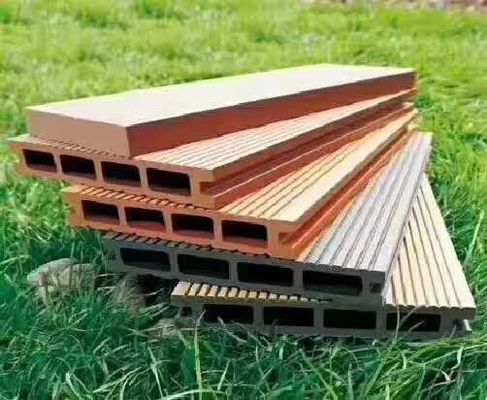 JWELLの機械PE PPポリ塩化ビニールWPCのプロフィールの放出ラインを作る木製のプラスチック版のドアの窓