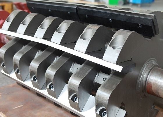 75kw 850KG Hの機械を押しつぶす重い粉砕機の管の管ペットびん