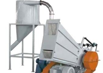 35kw 650KG H長いポリ塩化ビニールWPCのプロフィールの特別で不用なプラスチック粉砕機