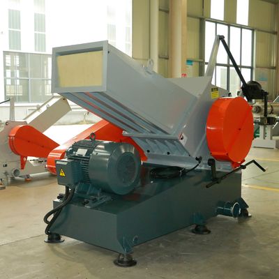 35kw 600KG/Hポリ塩化ビニールWPCのドアの窓枠の無駄のプラスチック粉砕機
