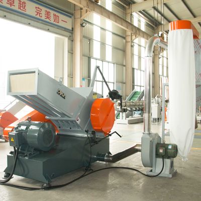 35kw 600KG/Hポリ塩化ビニールWPCのドアの窓枠の無駄のプラスチック粉砕機