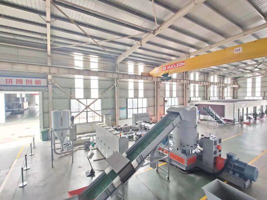 3台の機械によって統合されるペレタイジングを施すラインをリサイクルするLDPE BOPPのプラスチック フィルム