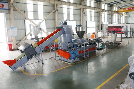 3台の機械によって統合されるペレタイジングを施すラインをリサイクルするLDPE BOPPのプラスチック フィルム
